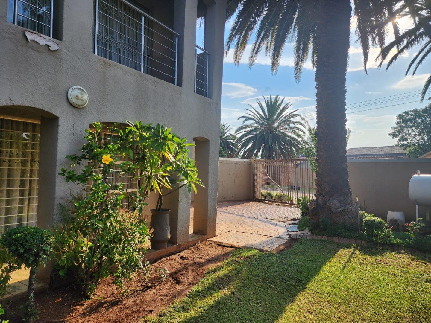 9 Bedroom House for sale in Lenasia Ext 5 P24114113589