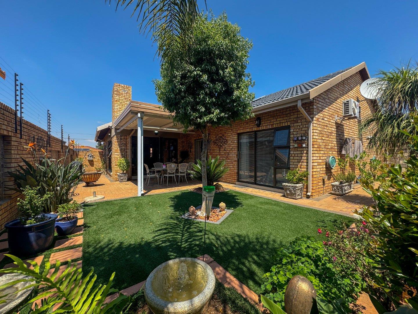 3 Bedroom House for sale in New Redruth 44 Truro Road P24114113930