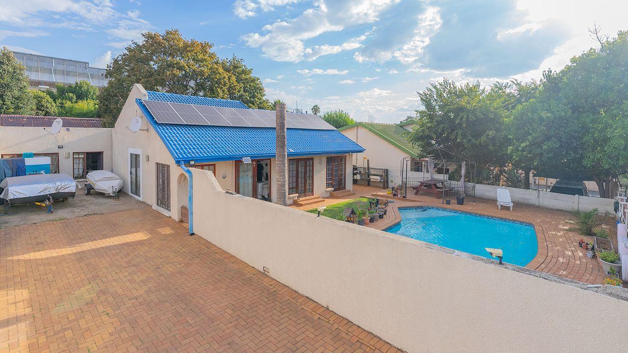 4 Bedroom House for sale in Klopperpark 24 Heimwee Crescent P24