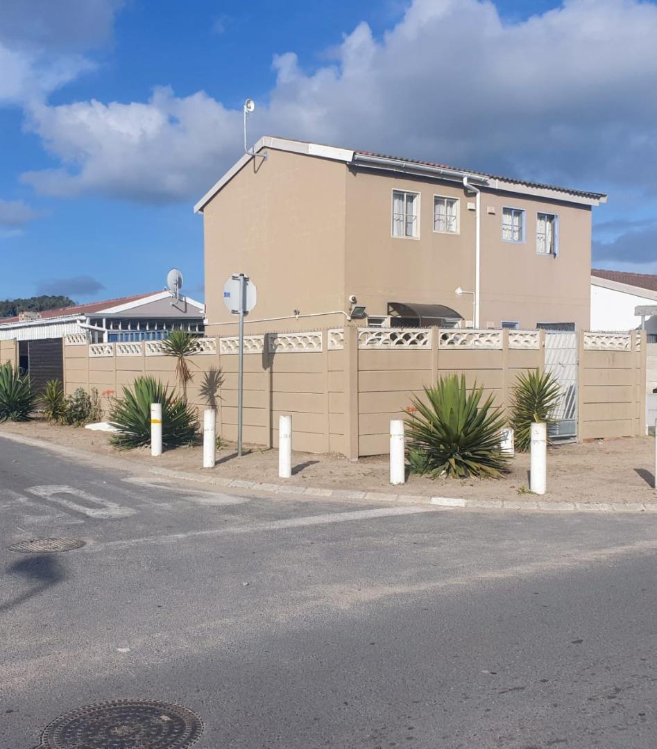2 Bedroom House for sale in Pelican Park P24114114390