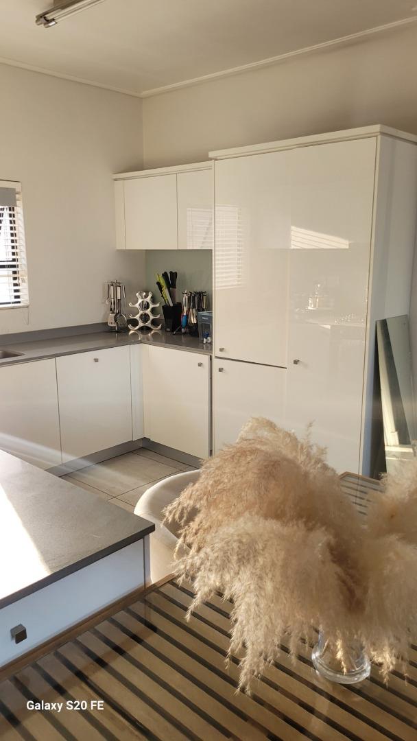 2 Bedroom Apartment / flat for sale in Waterfall Polofields, 1