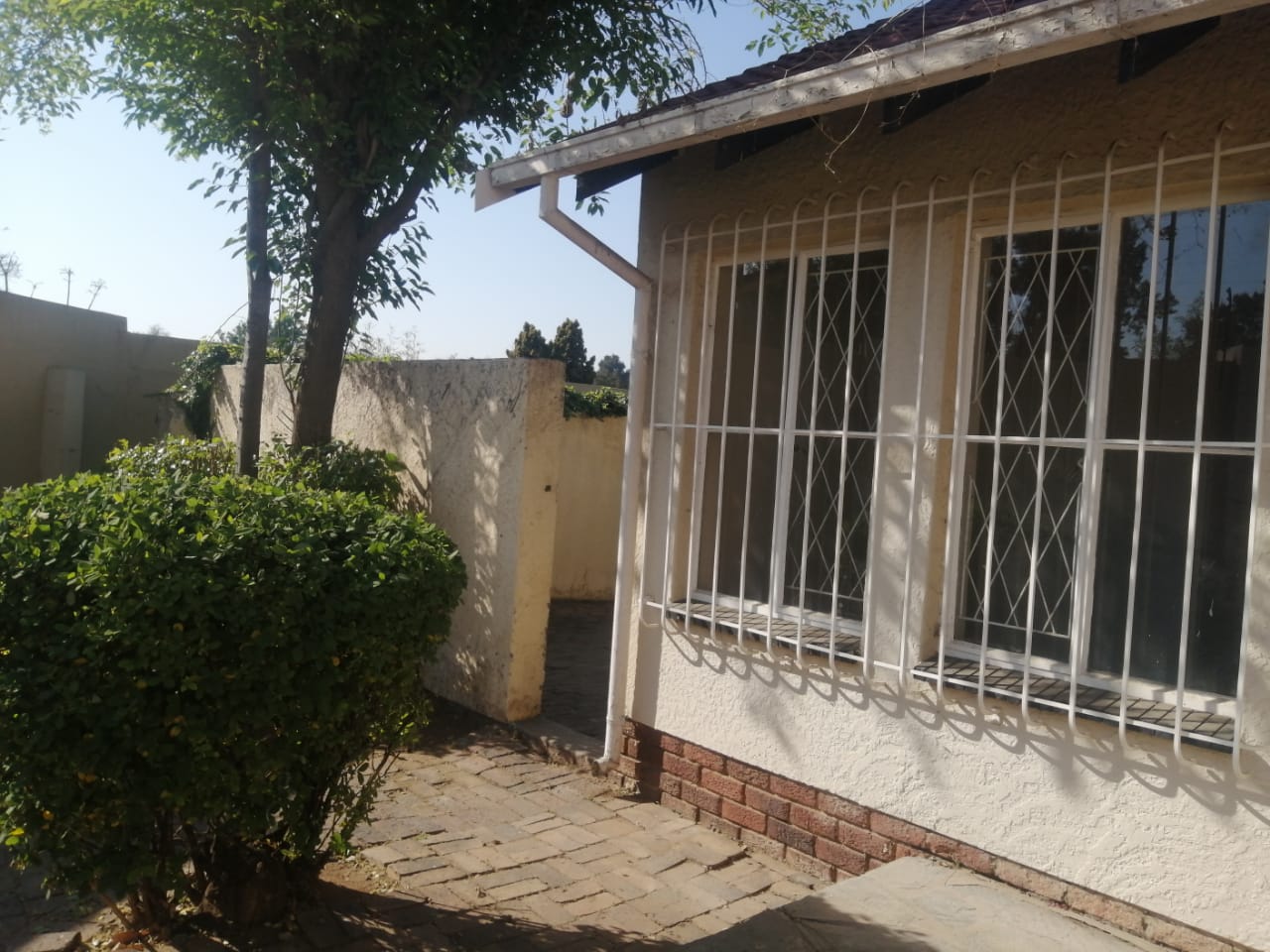 2 Bedroom House to rent in Vorna Valley P24114116692