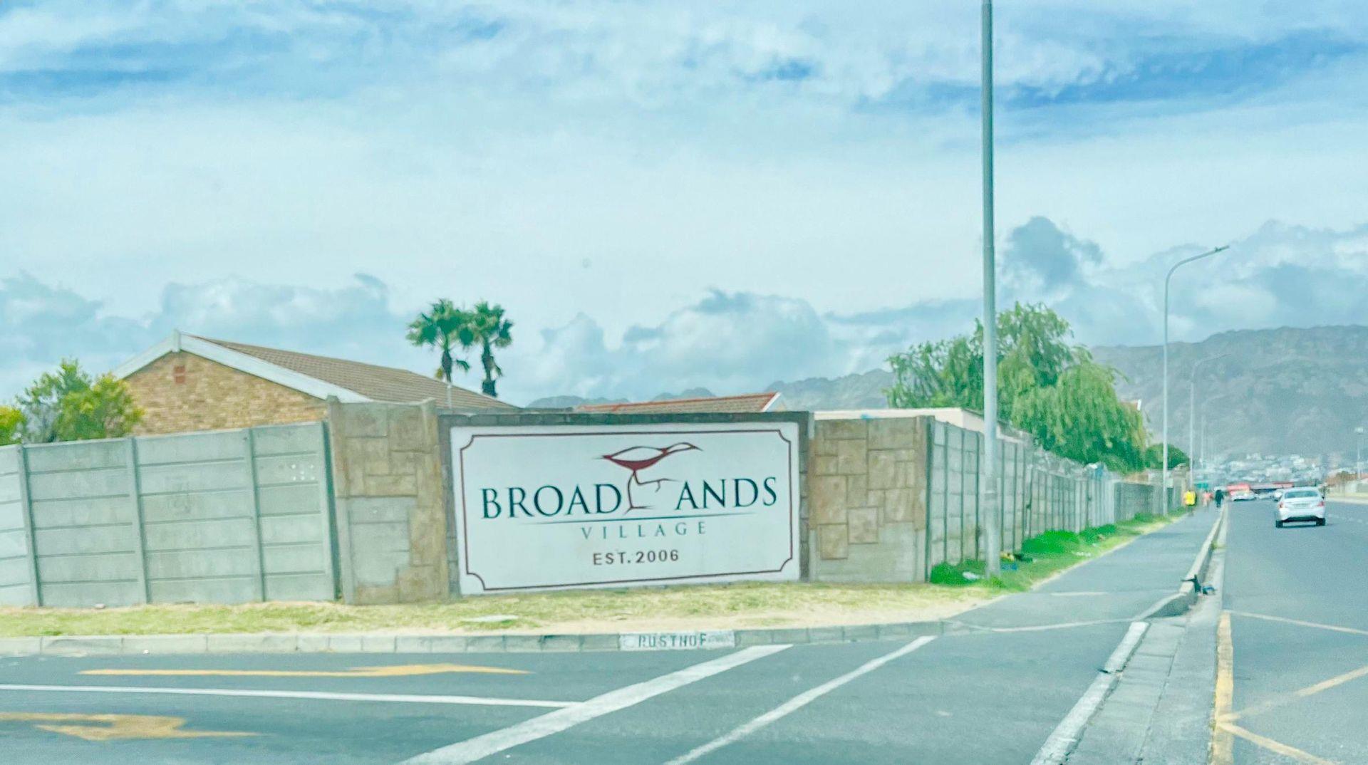 2 Bedroom House for sale in Broadlands Village P24114116782