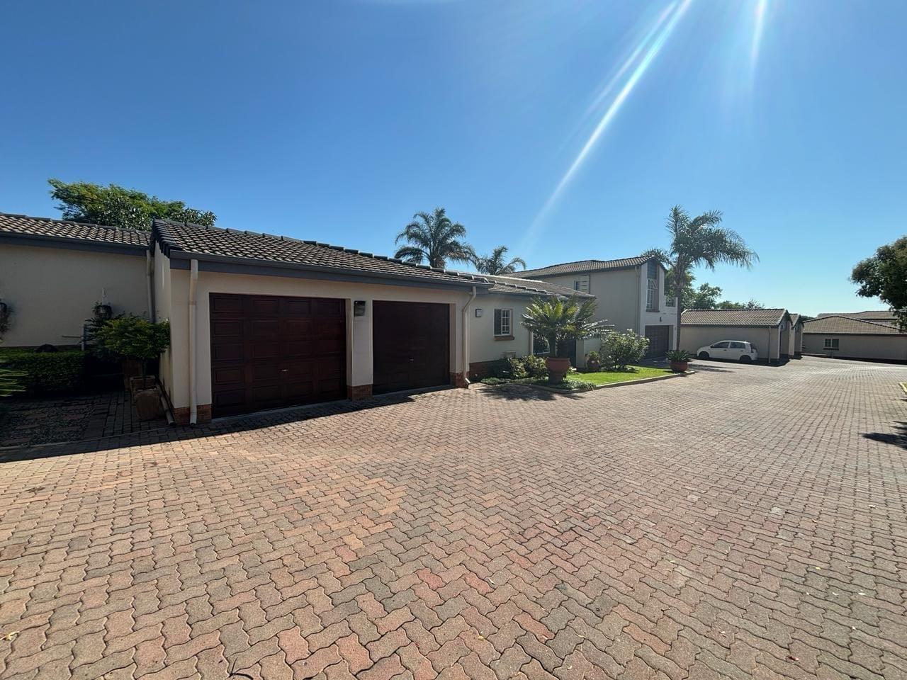 3 Bedroom Townhouse for sale in Moreleta Park 450 Timbavati Street P24114116868