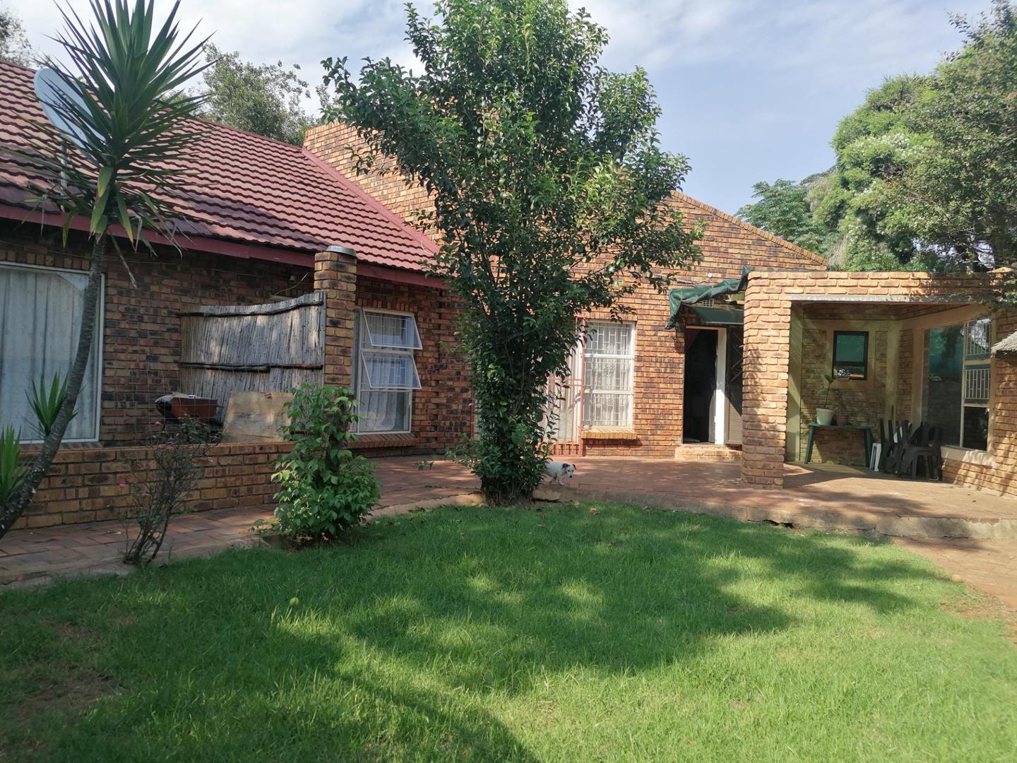 5 Bedroom House for sale in Dalpark Ext 1 P24114117381