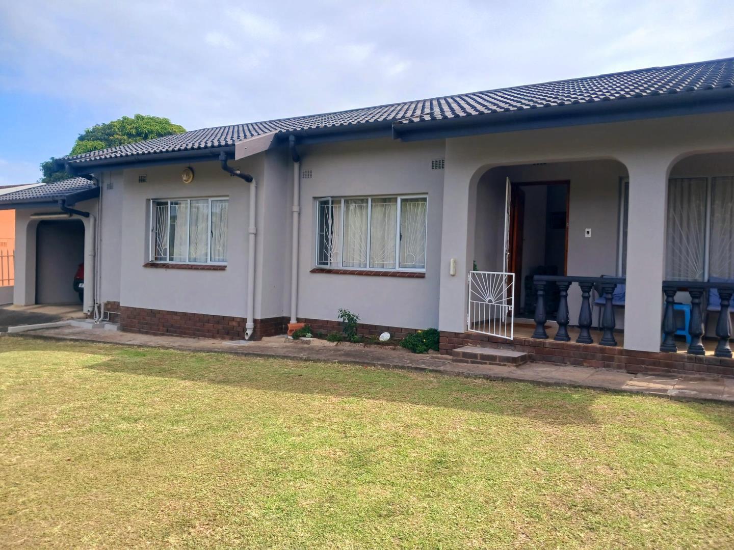 8 Bedroom House for sale in Stanger Manor P24114118415