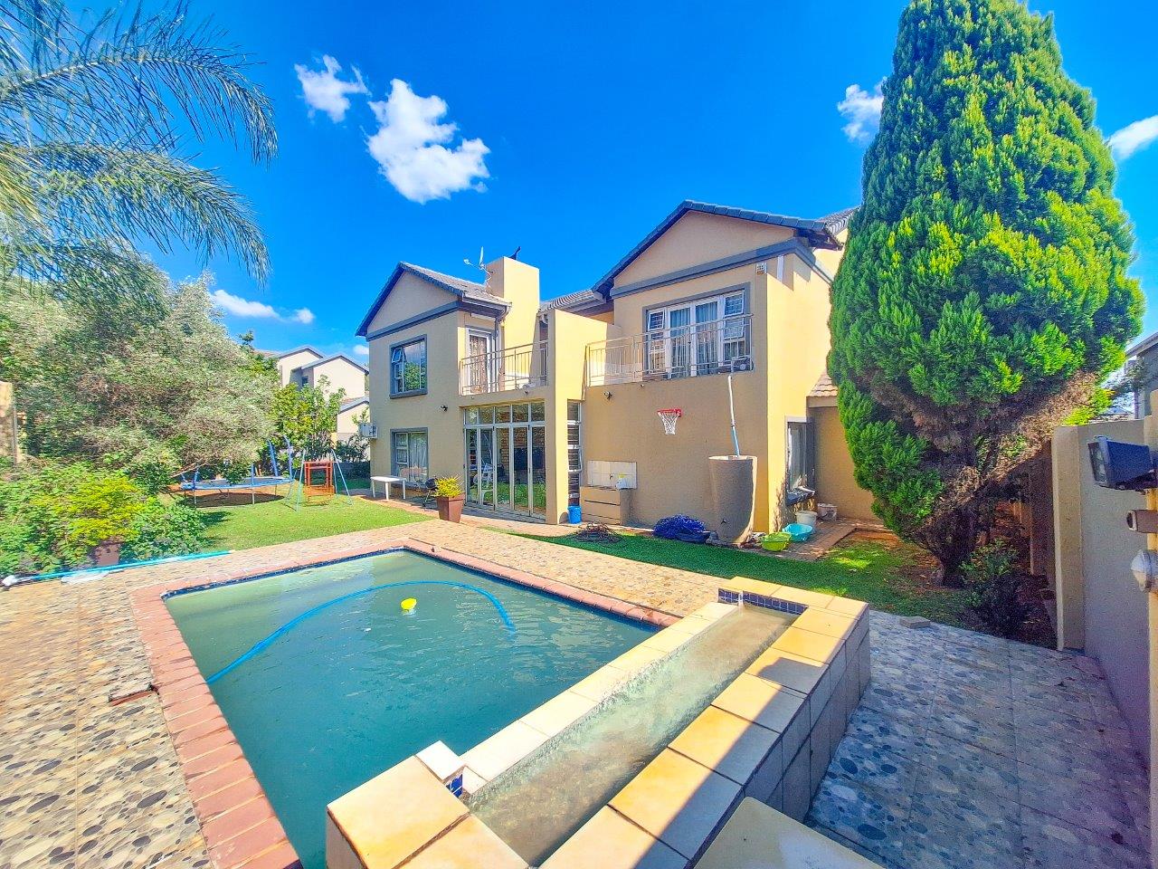 6 Bedroom House for sale in Eldo Village Estate 4470 Longview Street