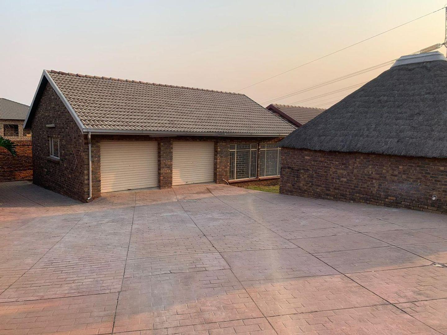 3 Bedroom House for sale in Erasmia P24114120147