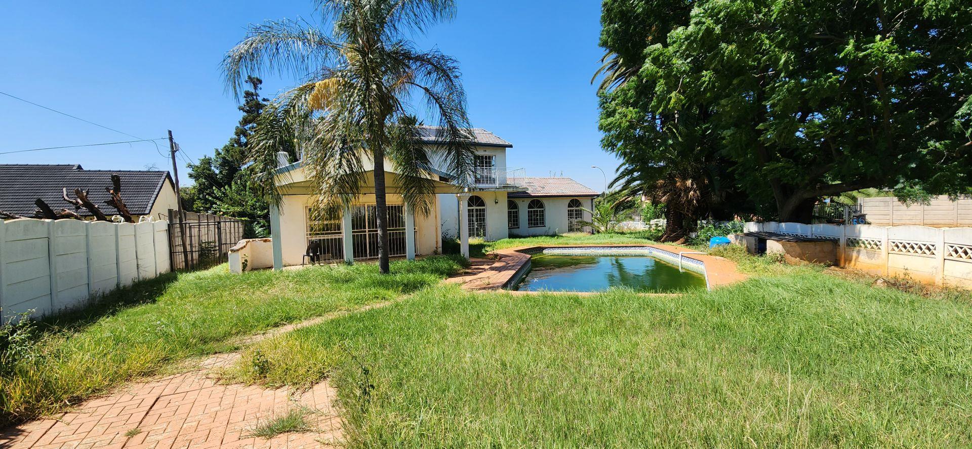 6 Bedroom House for sale in Hazeldene P24114087086