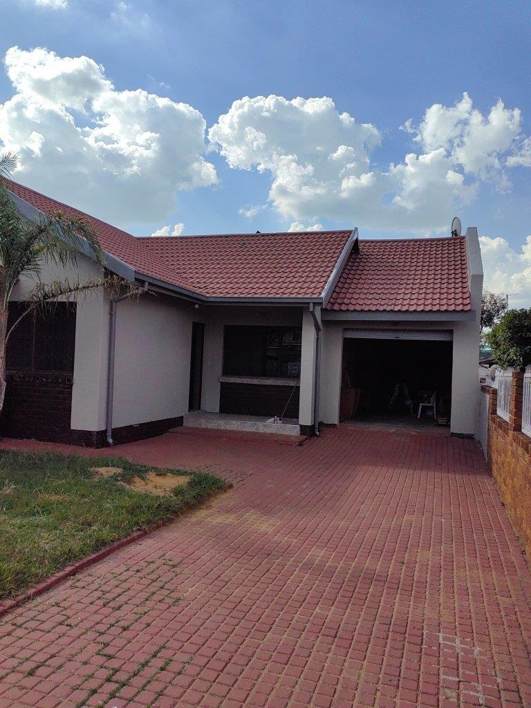 Diepkloof Zone 1 Property Property and houses to rent in Diepkloof
