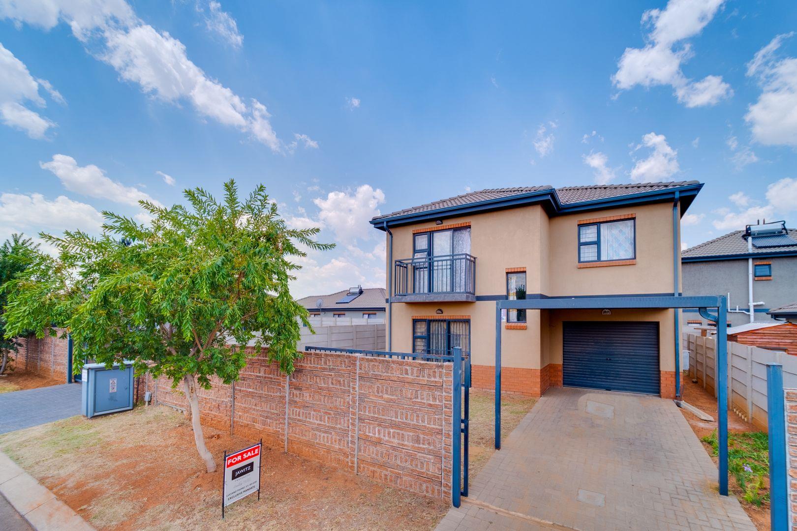 4 Bedroom House for sale in Leopard's Rest Security Estate P24113845506