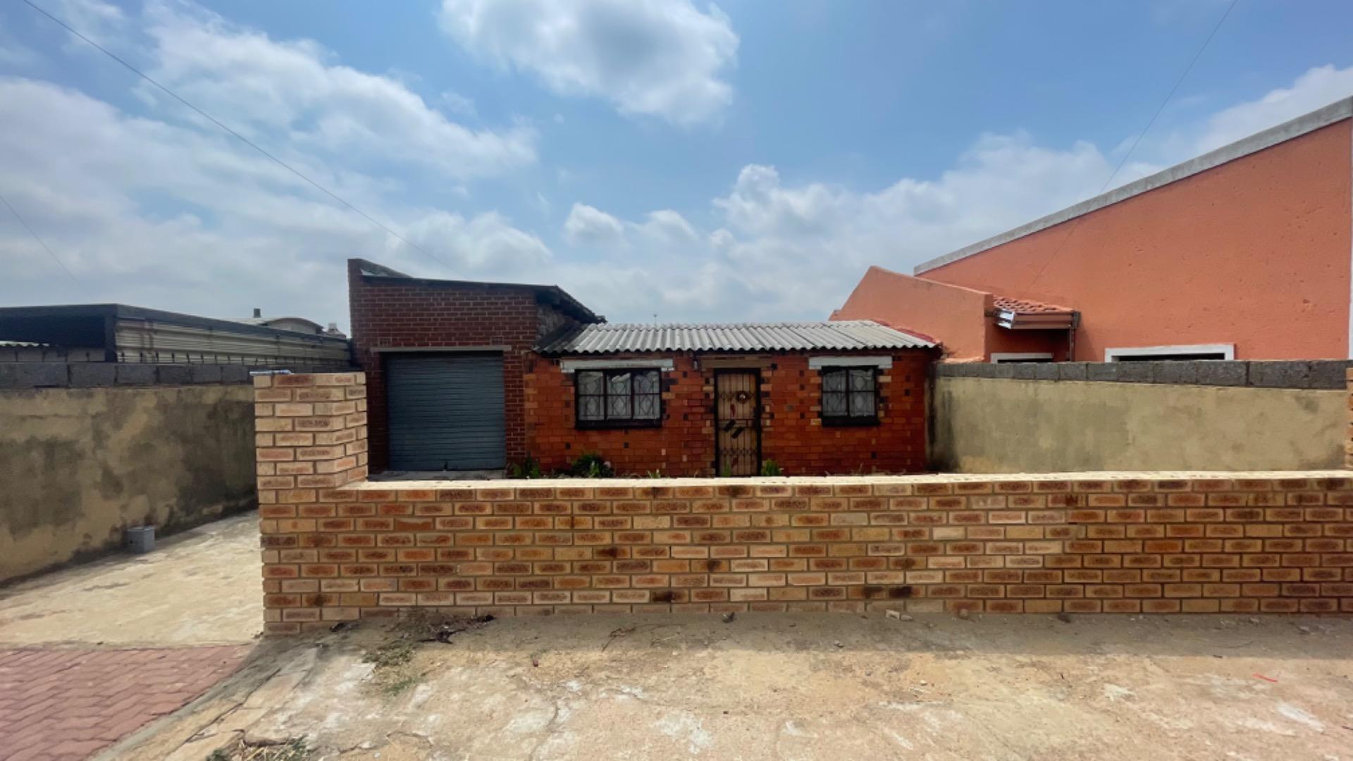 Mofolo Central Property Property and houses for sale in Mofolo