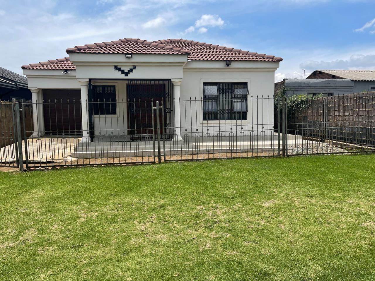 3 Bedroom House for sale in Pimville Zone 5 Pimville Zone 5 P24114122727