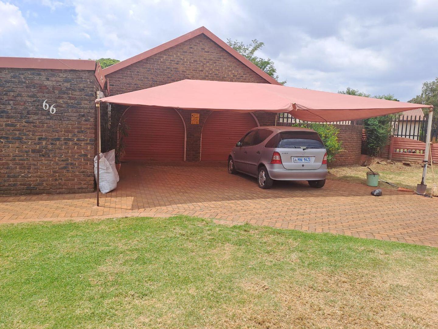 4 Bedroom House for sale in Carletonville Central P24114123357
