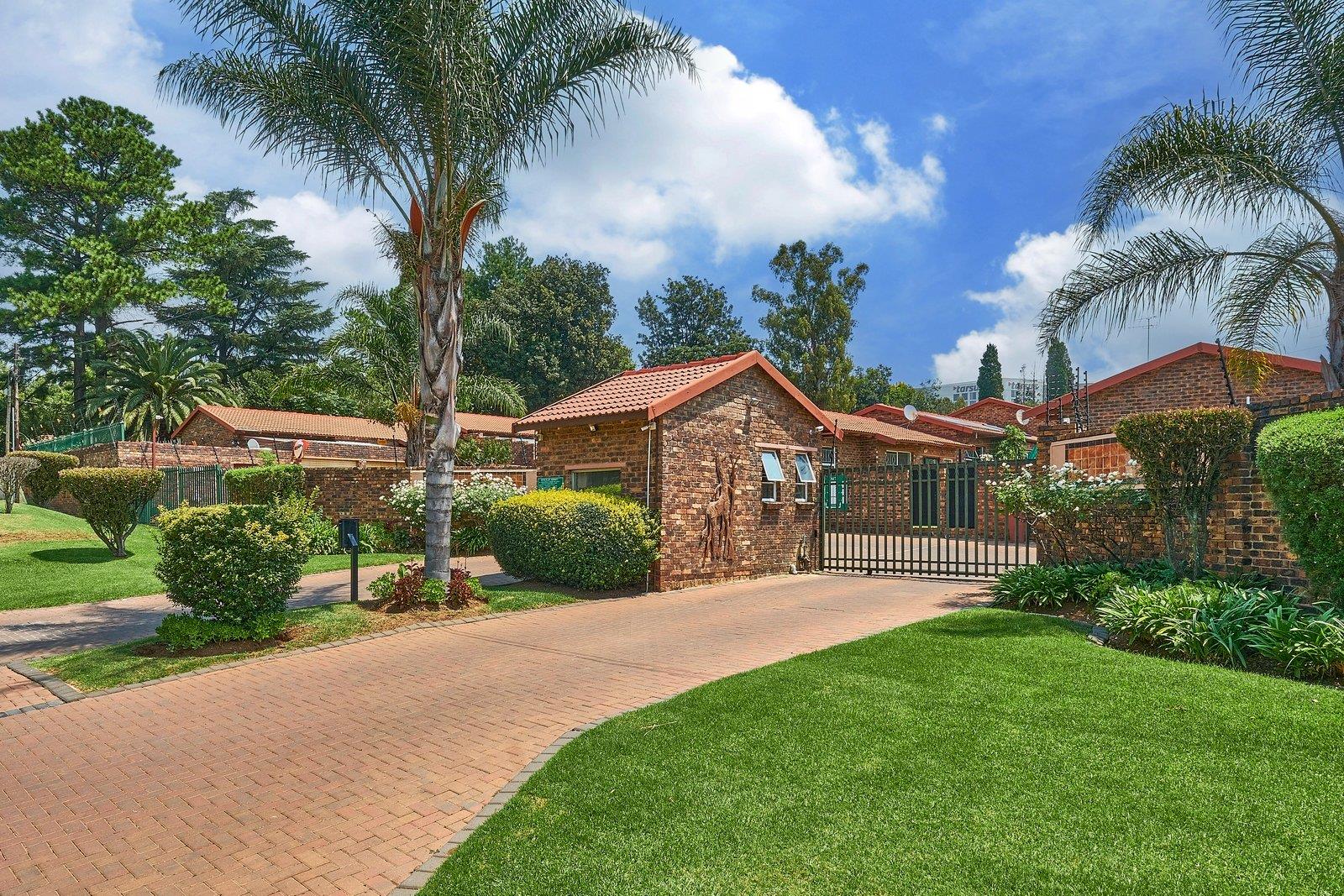 3 Bedroom Townhouse for sale in Buccleuch P24114123489