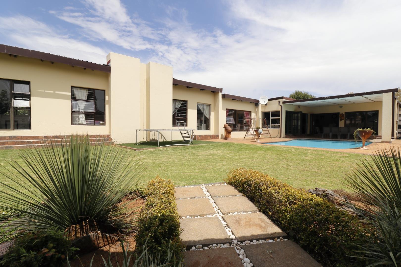 5 Bedroom House for sale in Edelweiss P24114125659