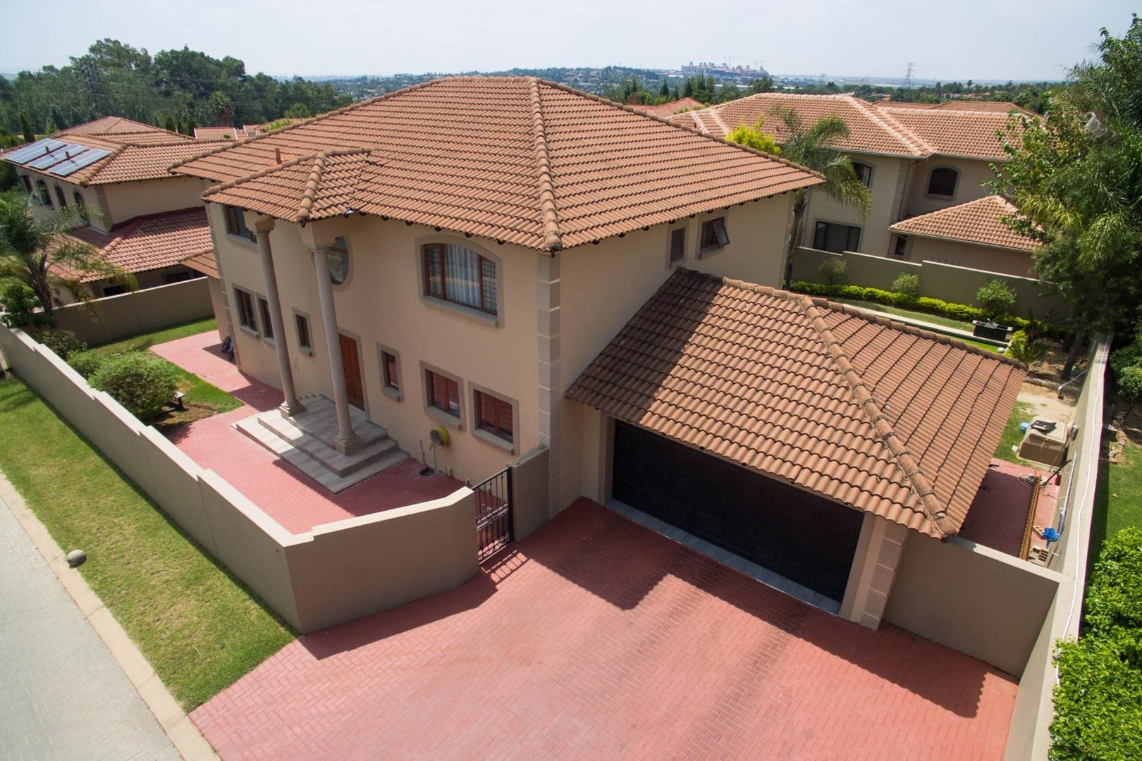 3 Bedroom House for sale in Broadacres P24114126864