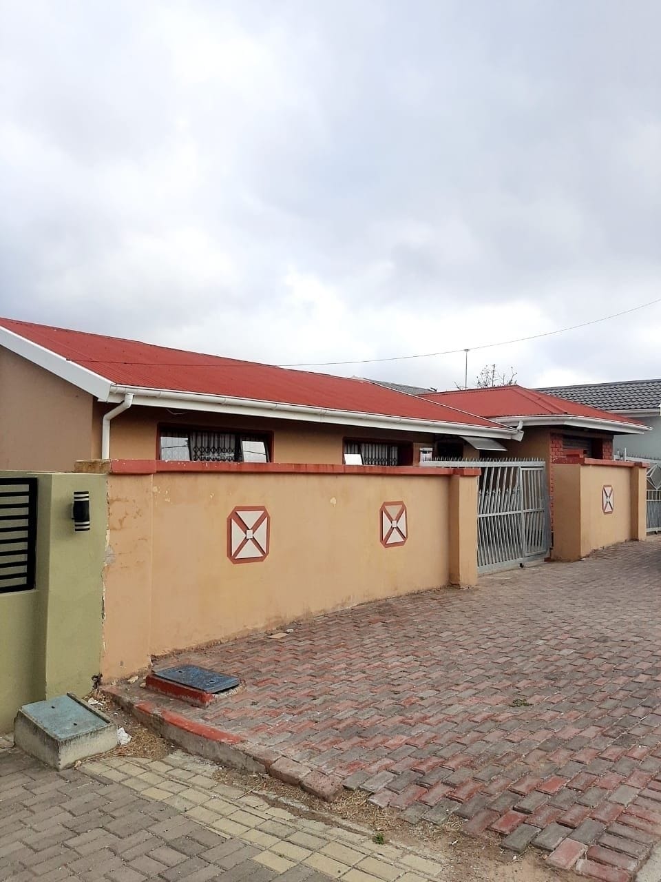 3 Bedroom House for sale in Mdantsane Nu 17 P24114127234