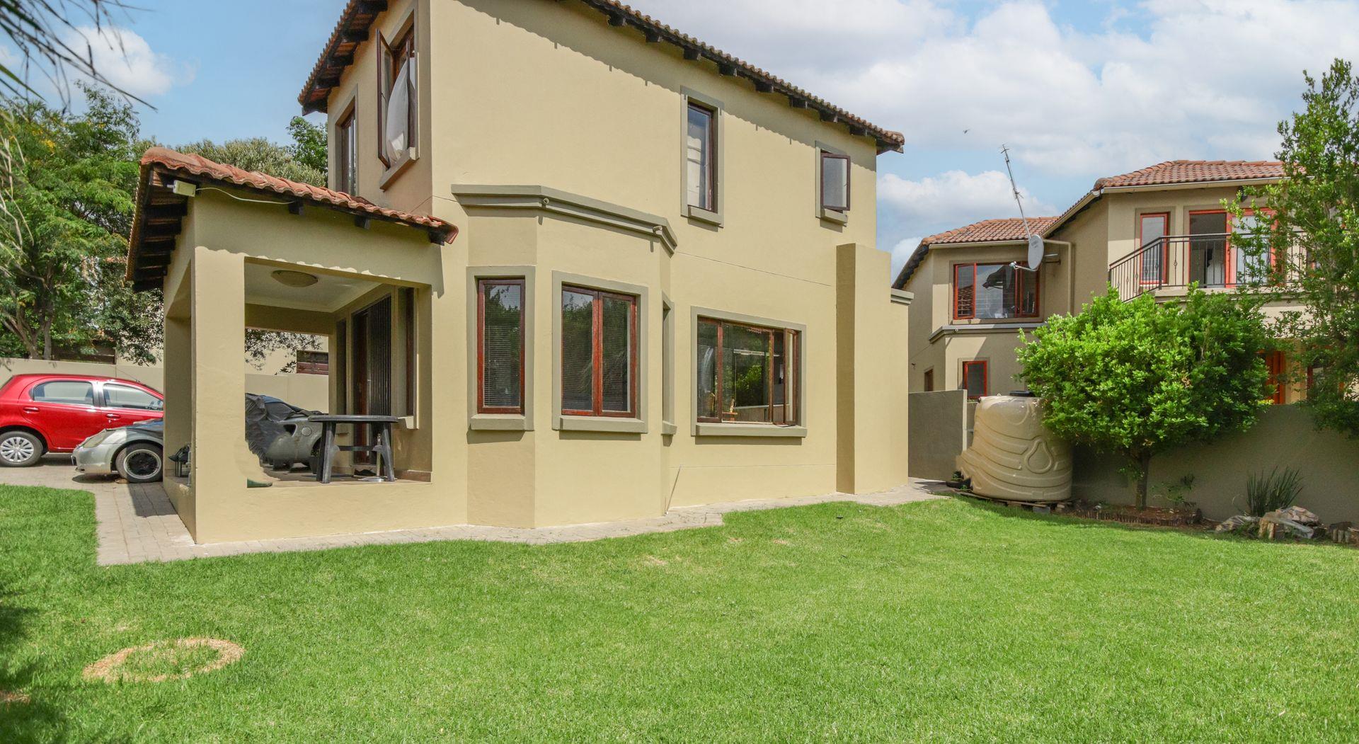 2 Bedroom Townhouse for sale in Kyalami Hills P24114127467