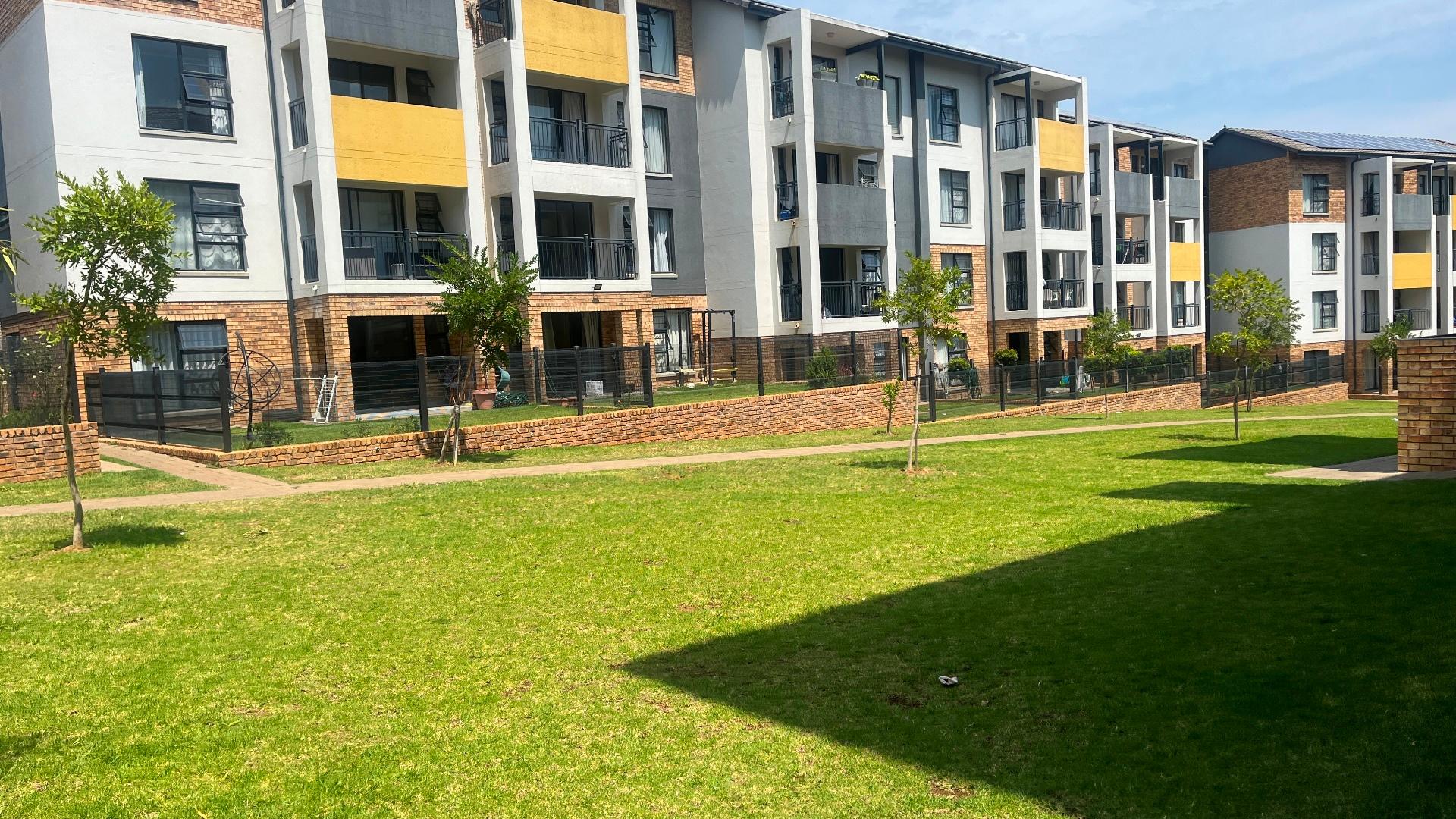 2 Bedroom Apartment / flat for sale in Amberfield P24114127587