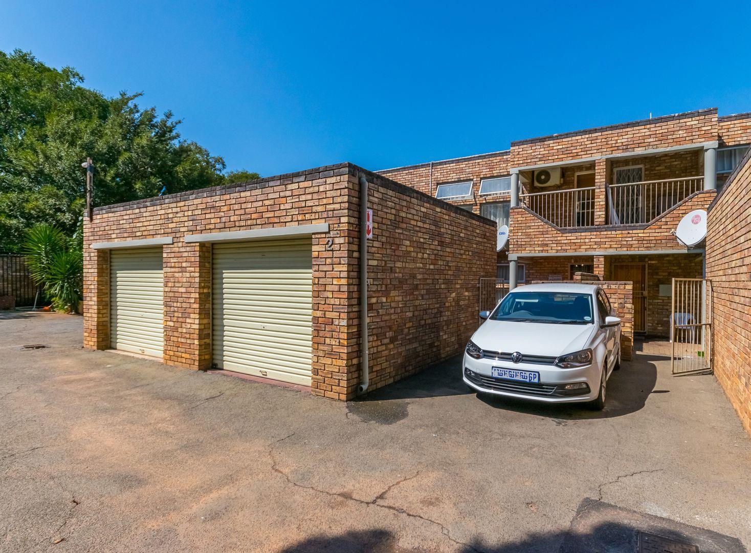 Florida, Roodepoort Property Townhouses for sale in Florida