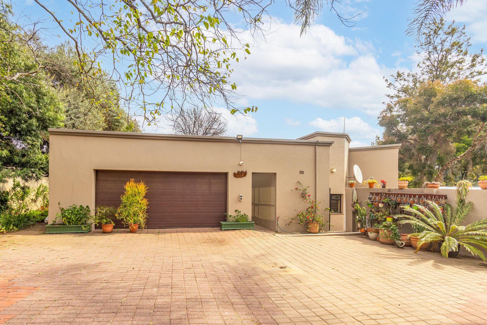 4 Bedroom House for sale in Lonehill P24113121596