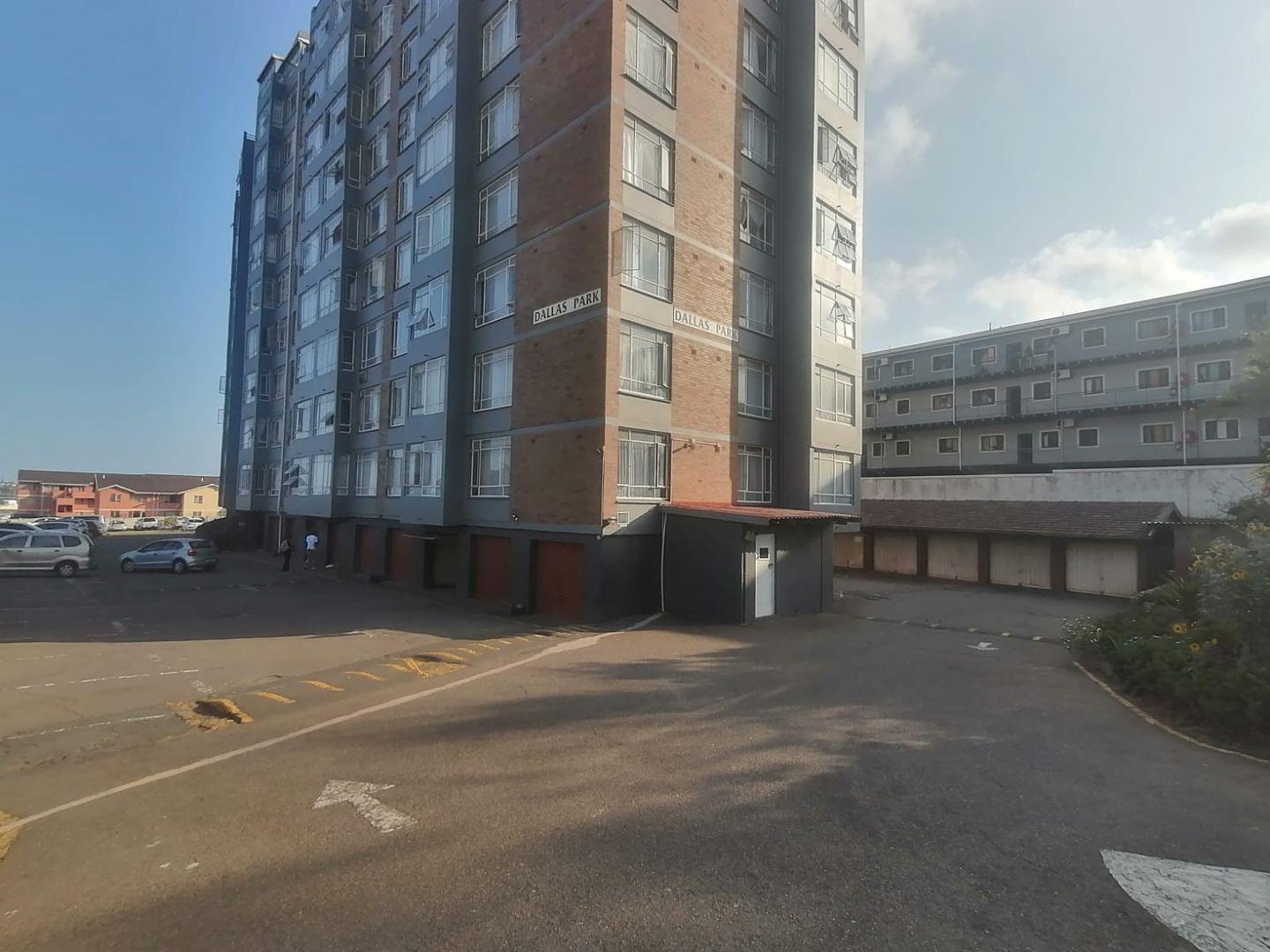 3 Bedroom Apartment / flat for sale in Montclair P24114130074