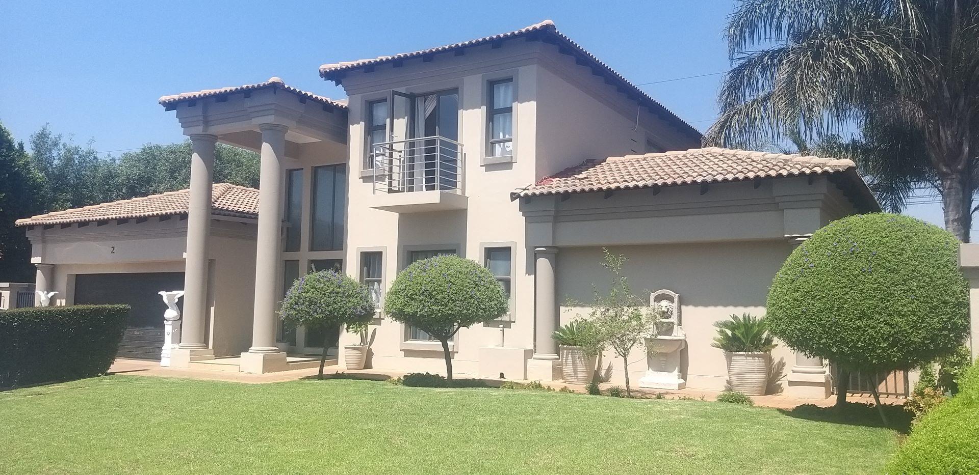 4 Bedroom House for sale in Midfield Estate P24114130422