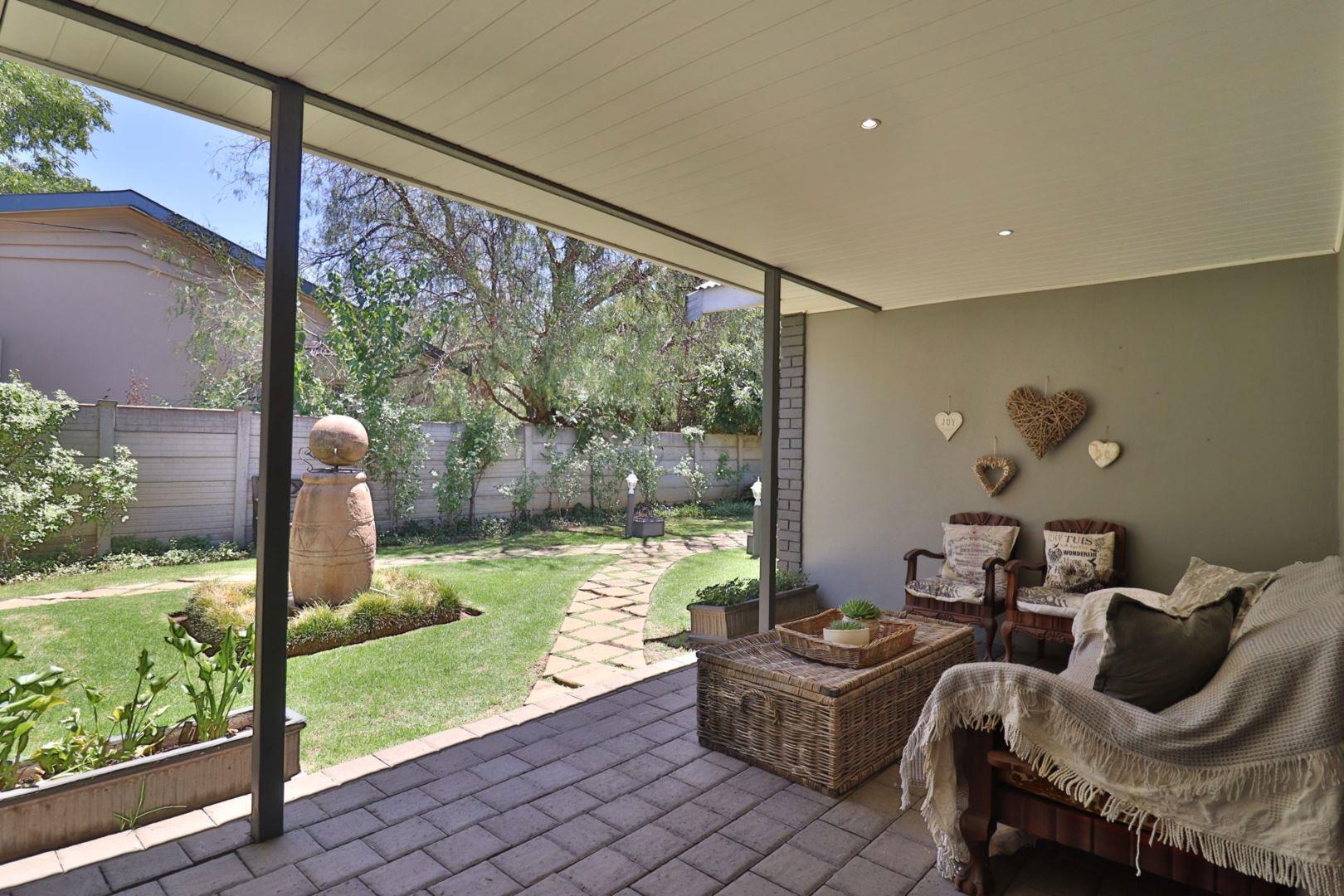 4 Bedroom House for sale in Bayswater P24114131499