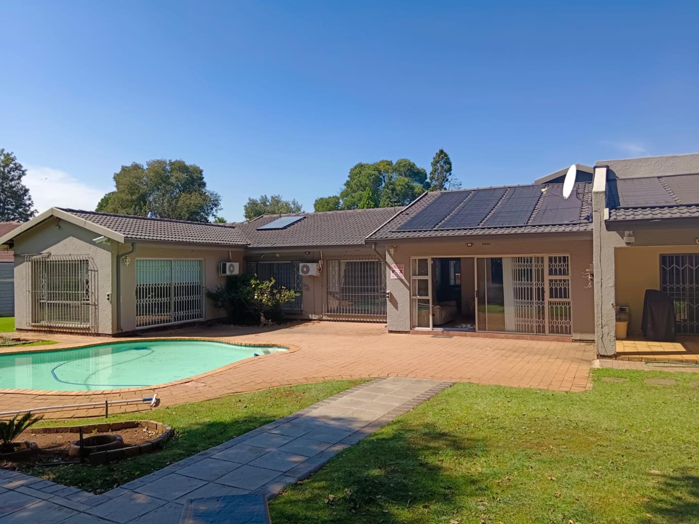 3 Bedroom House for sale in Brackenhurst P24114131887