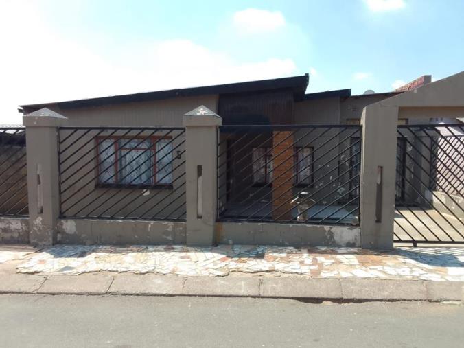3 Bedroom House for Sale in Meadowlands