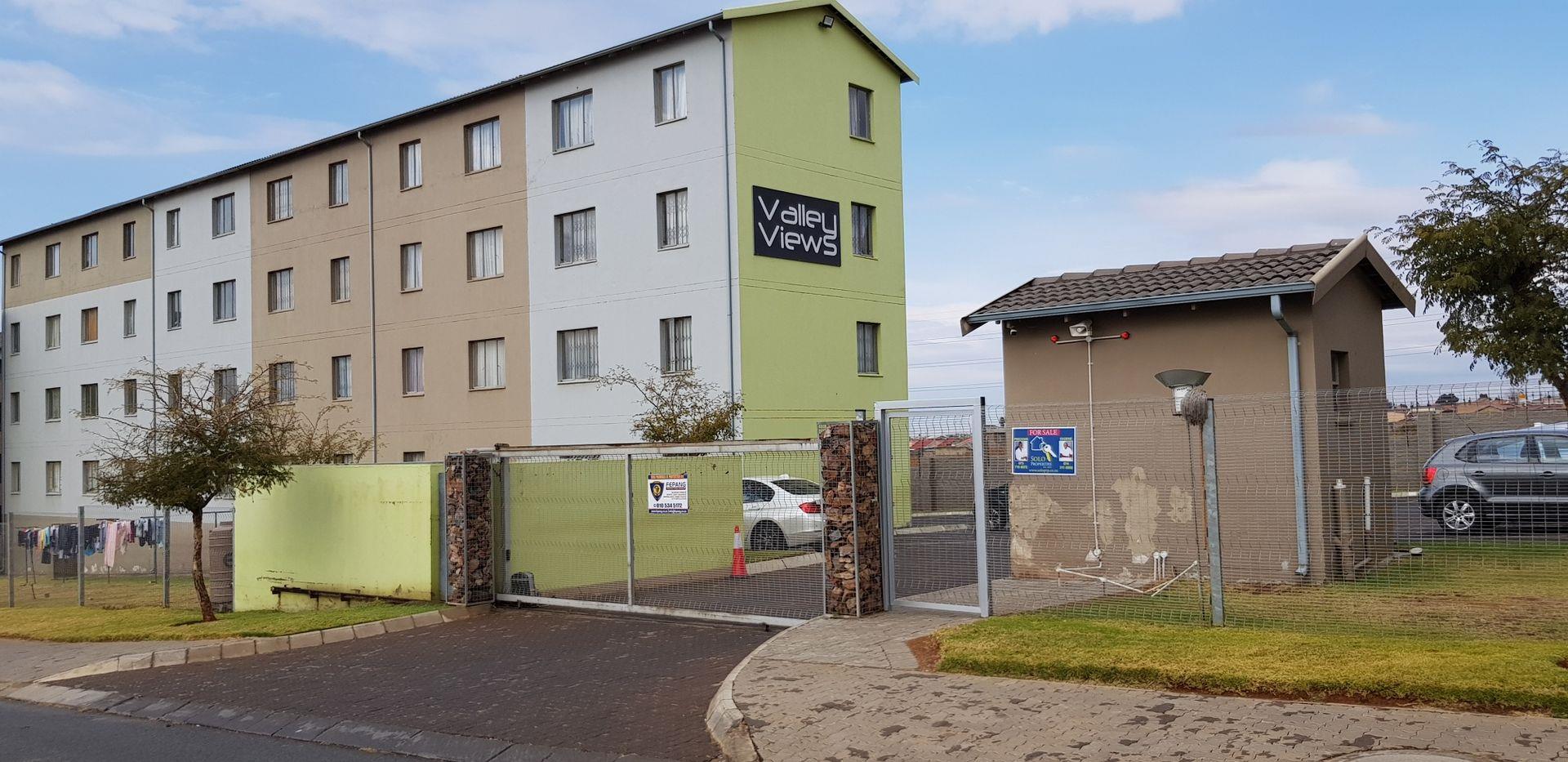 2 Bedroom Apartment / flat to rent in Fleurhof P24114134252