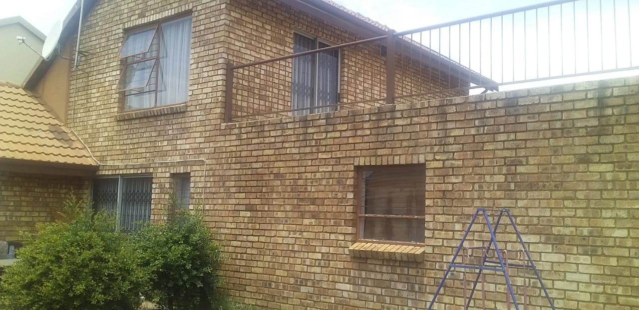 4 Bedroom House for sale in Pomona P24113744409