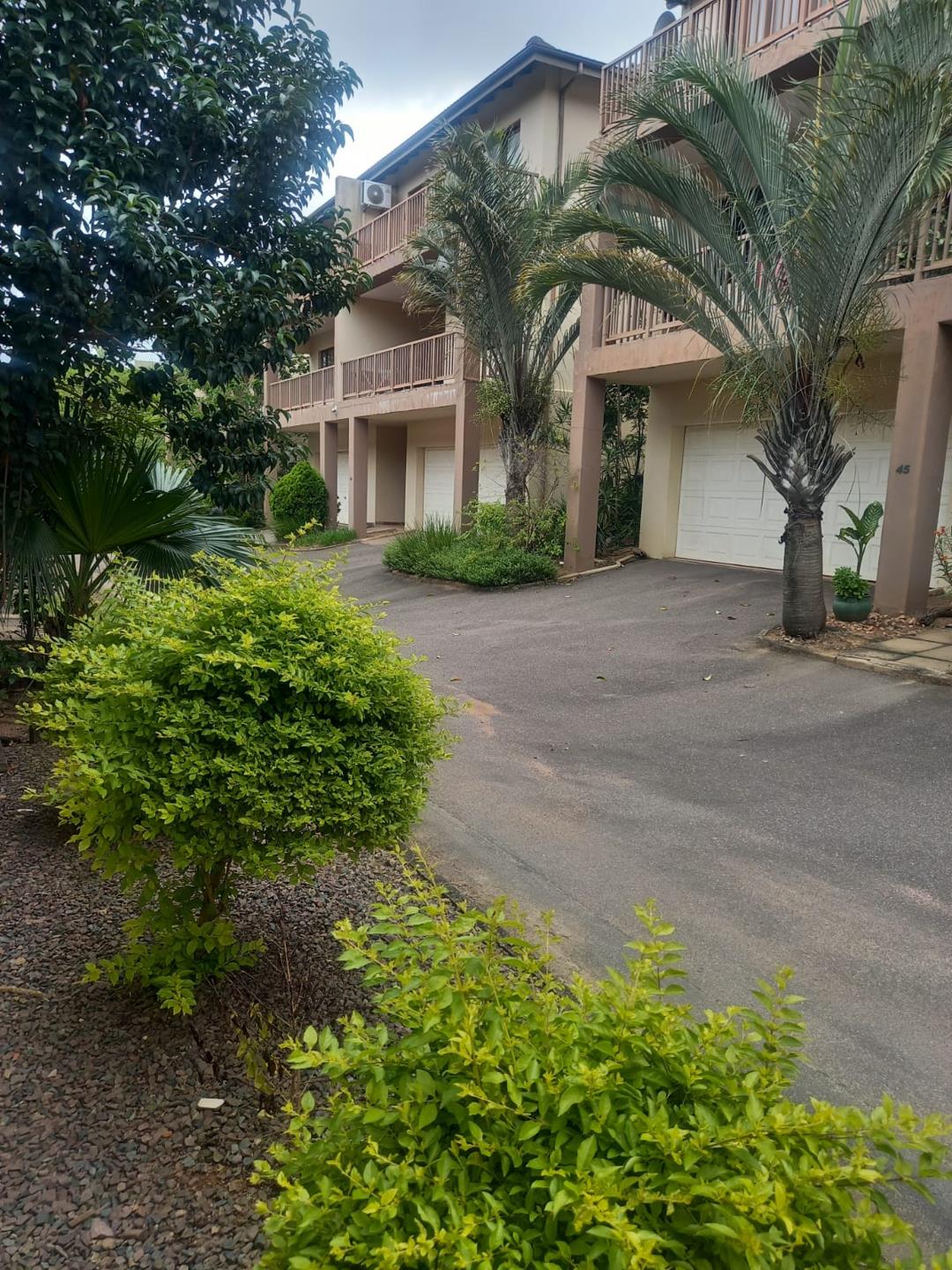 3 Bedroom Townhouse for sale in Sarnia P24114136476