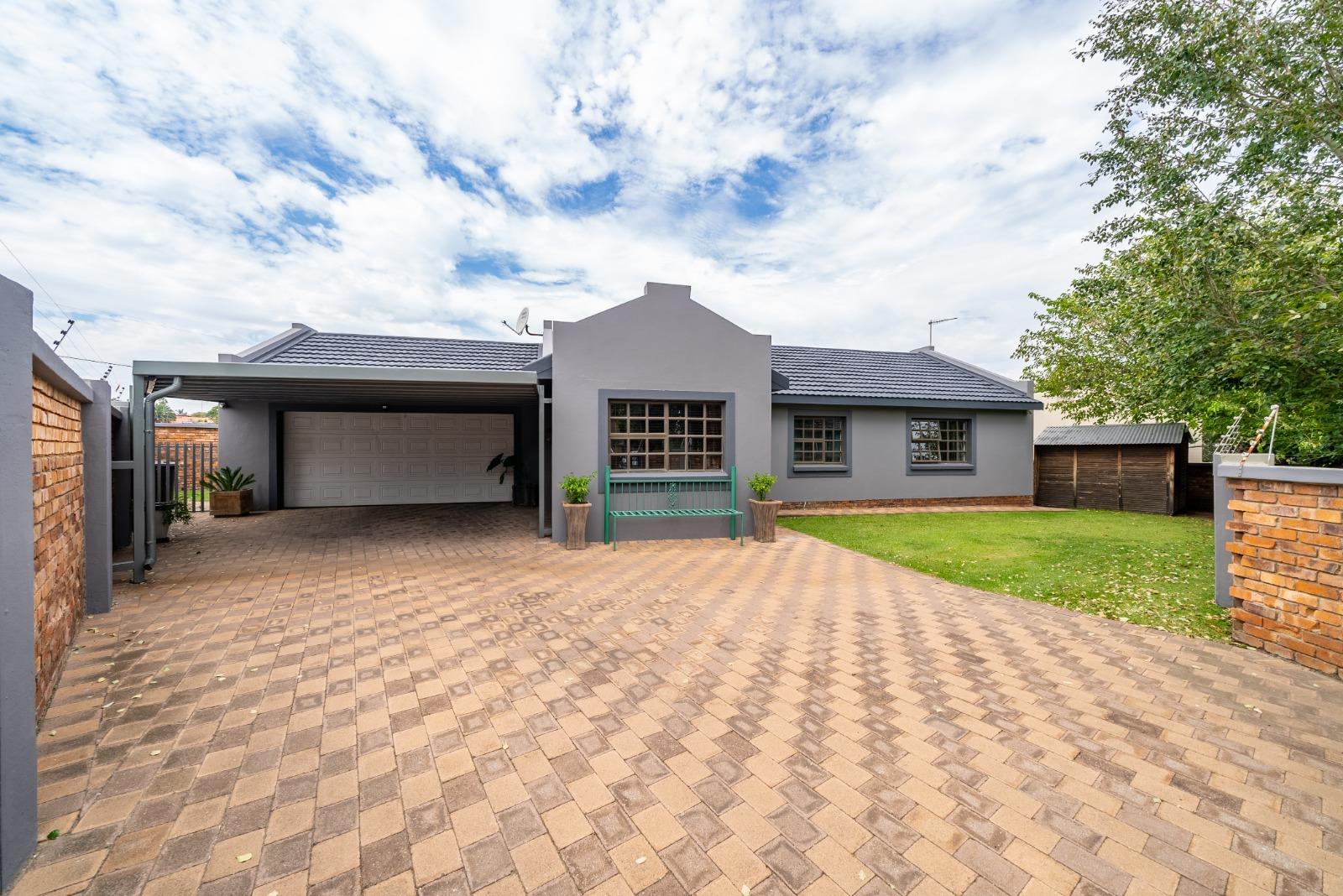 Dalpark Ext 1 Property Houses for sale in Dalpark Ext 1