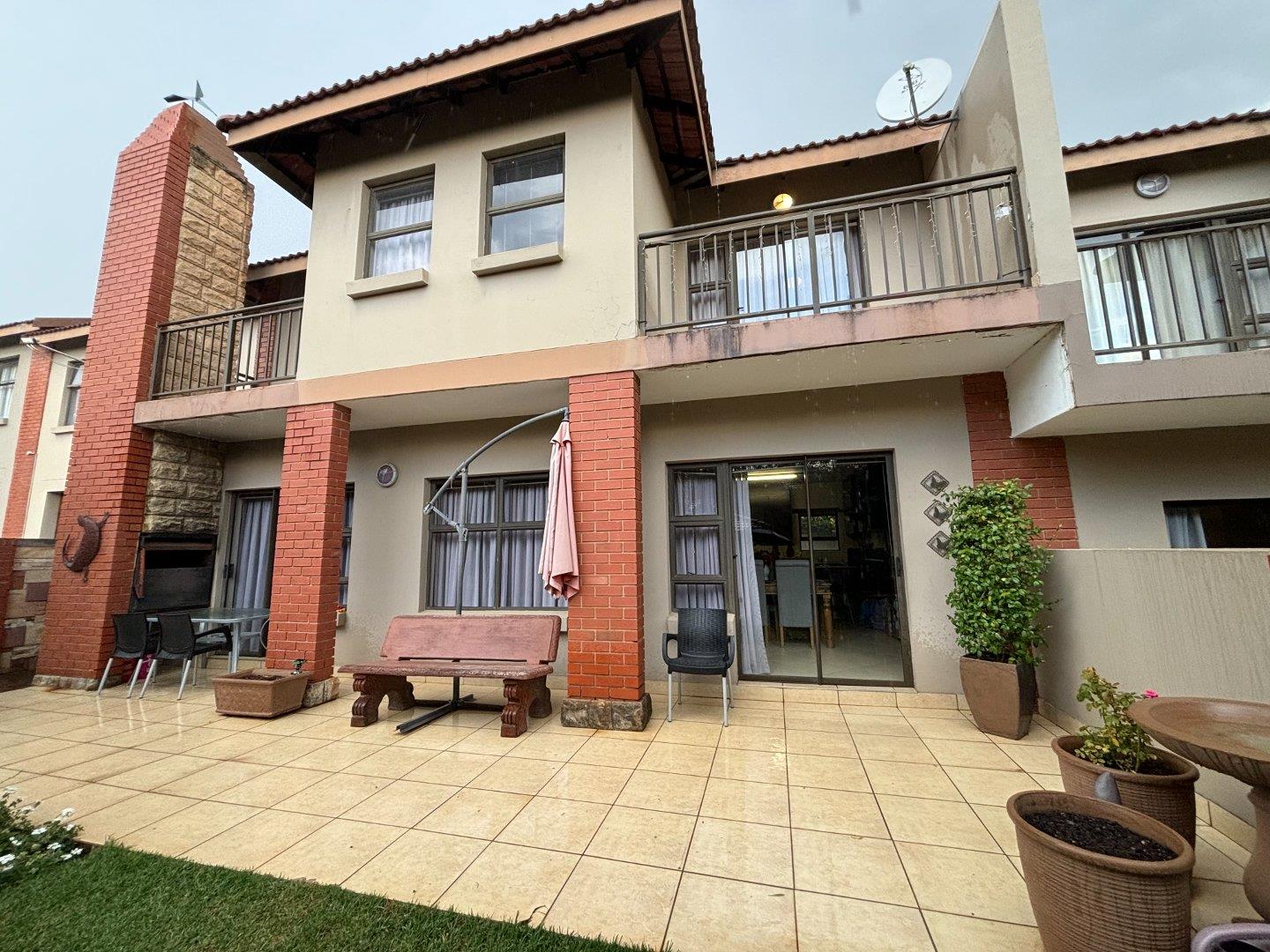 Woodland Hills Wildlife Estate Property Townhouses for sale in