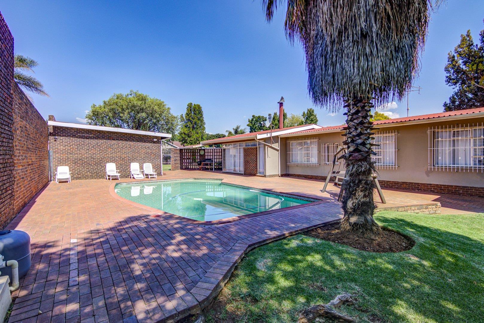 4 Bedroom House for sale in Kempton Park Ext 4 P24114136999