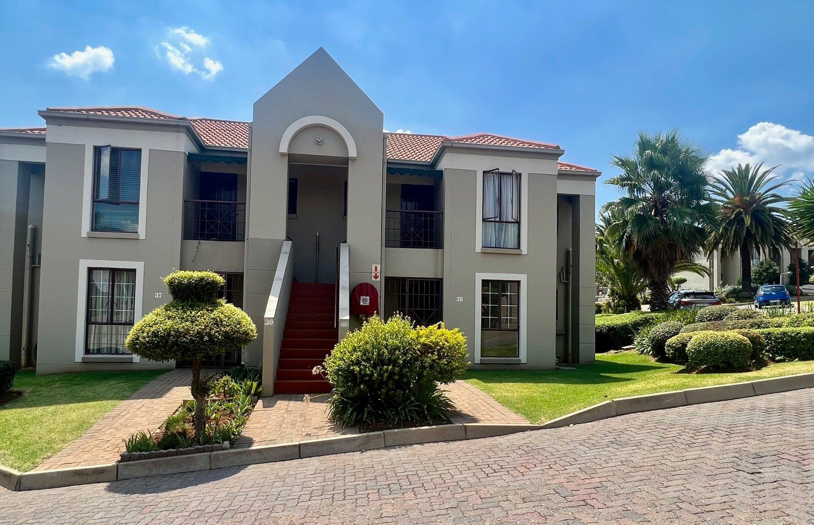 2 Bedroom Townhouse for sale in Oakdene 10 Middle Lane P24114137679