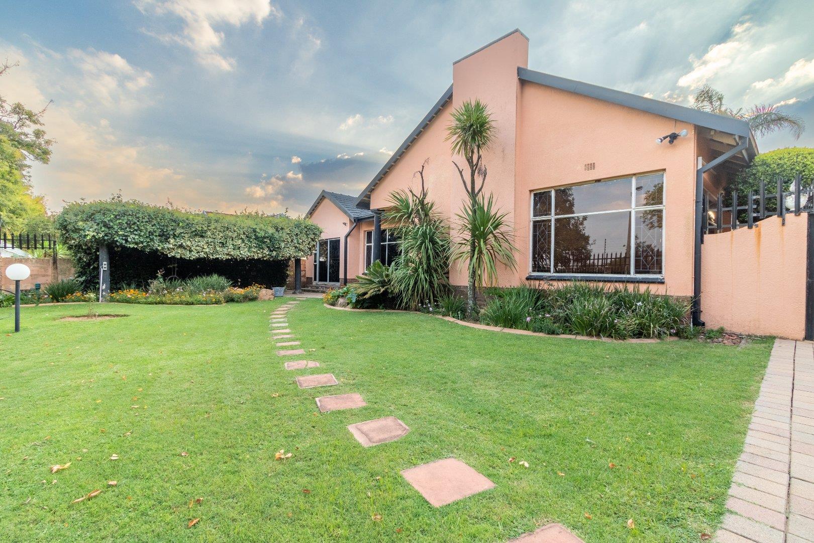 4 Bedroom House for sale in Beyers Park P24114138572