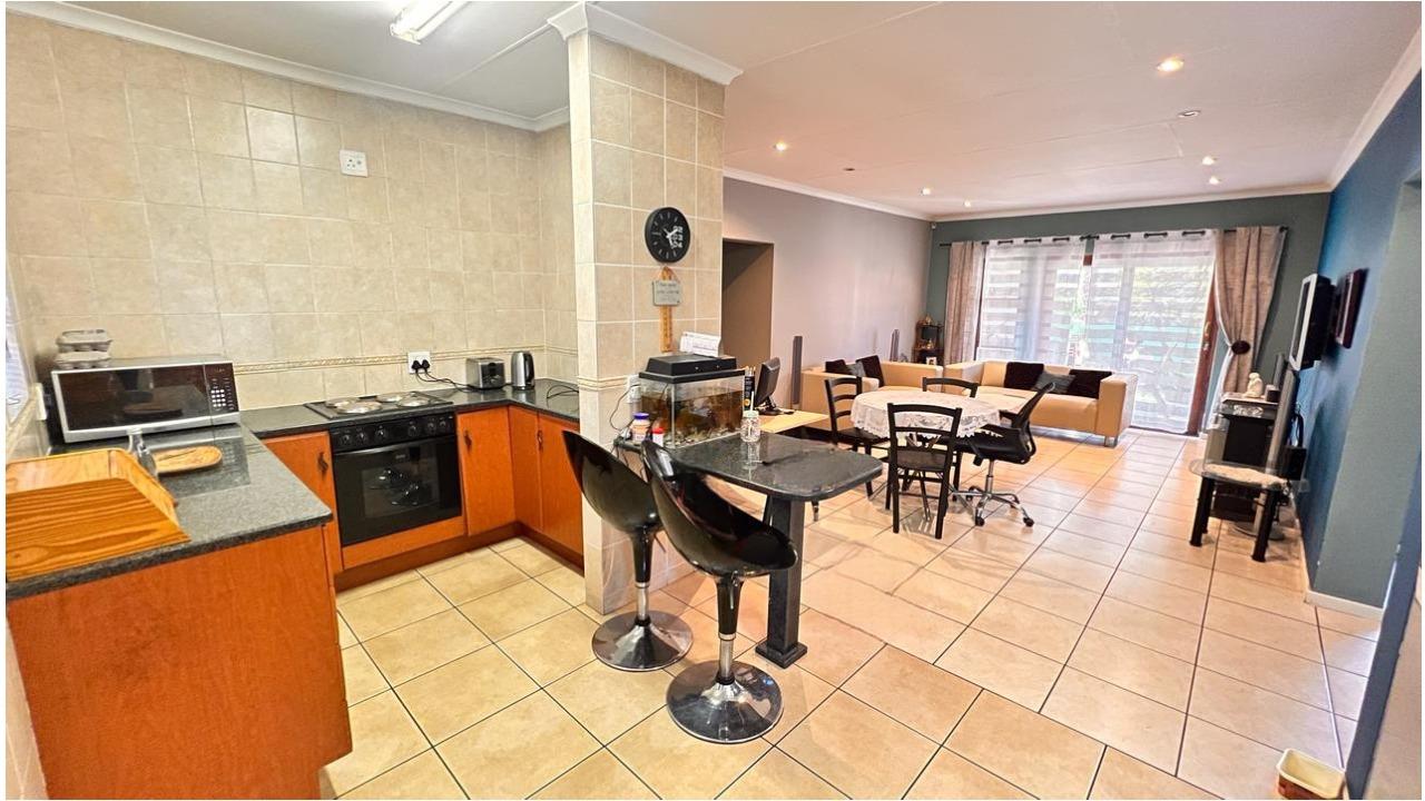 3 Bedroom House for sale in Ormonde P24114138665