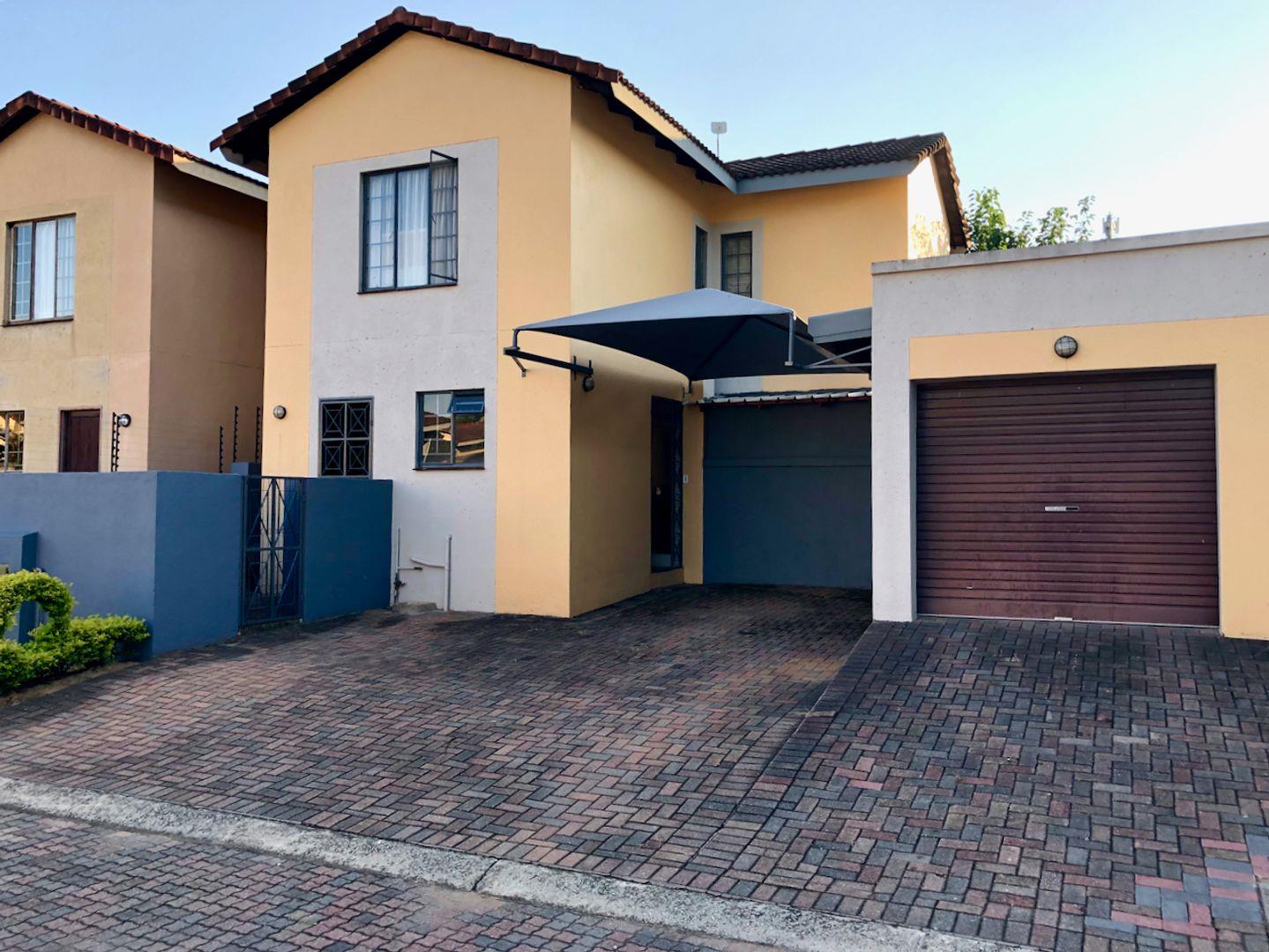 3 Bedroom Townhouse for sale in West Acres P24114140112