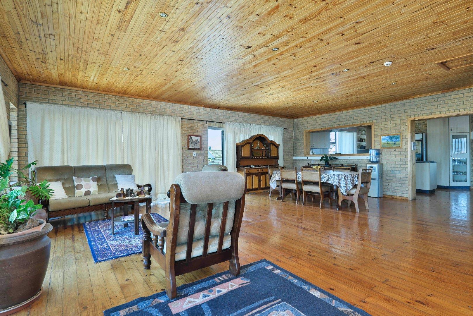 16 Bedroom House for sale in Bluewater Bay 93 Bluewater Drive P24