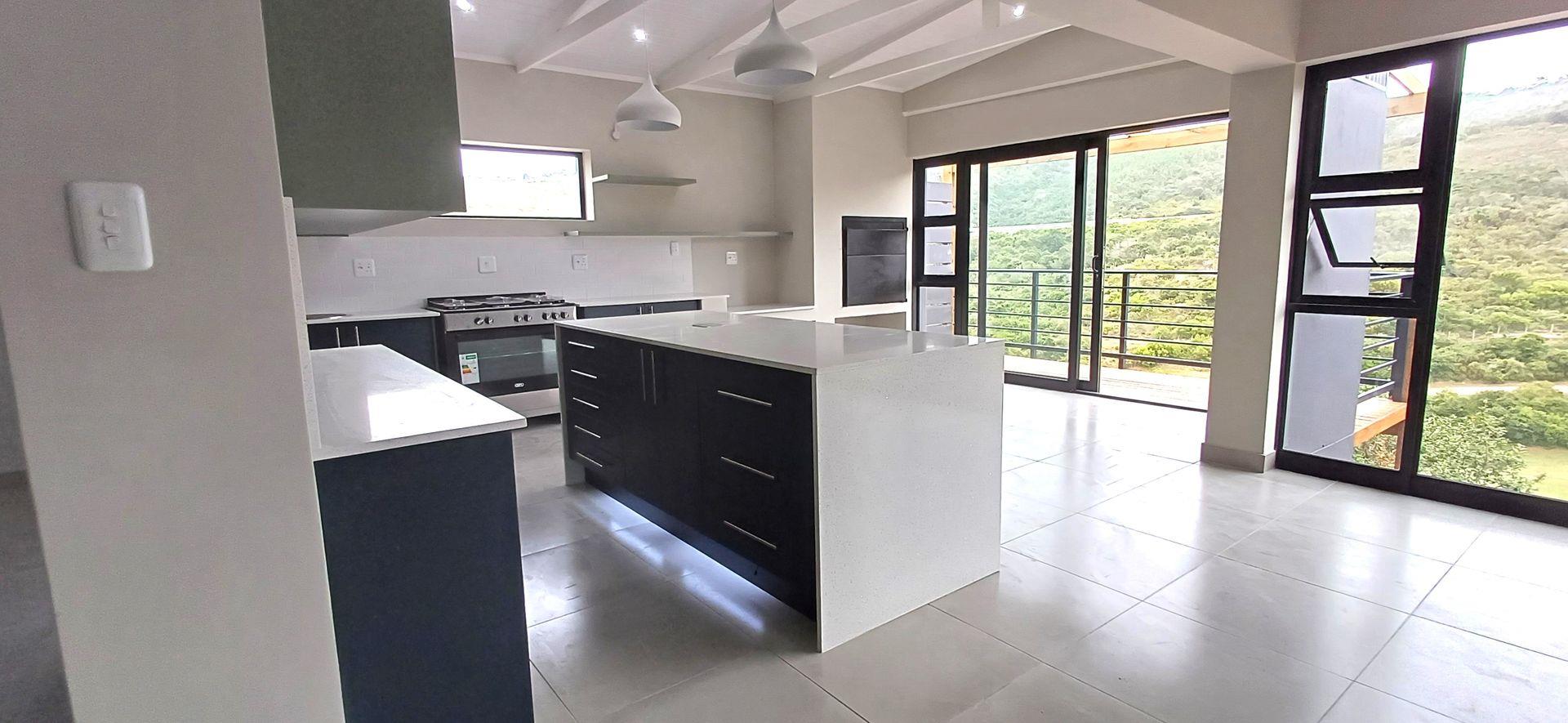 3 Bedroom House for sale in Hersham P24113713932