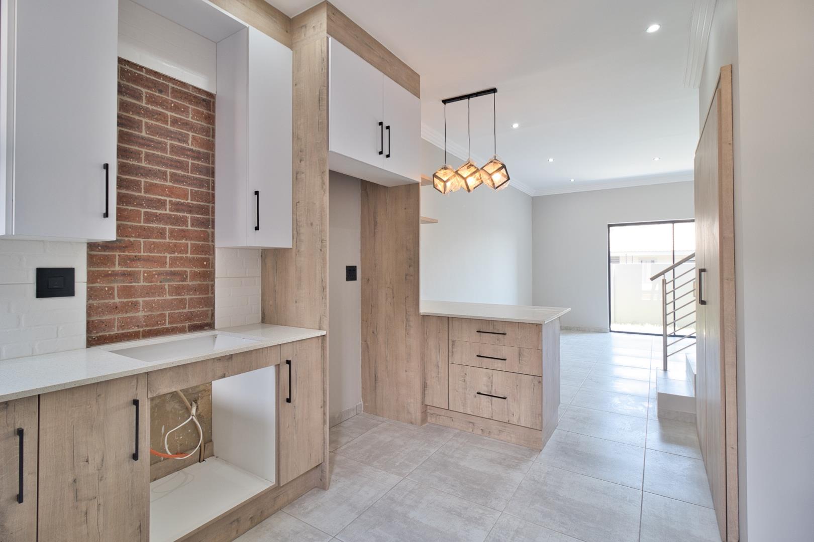 2 Bedroom Townhouse for sale in Pomona P24114141595