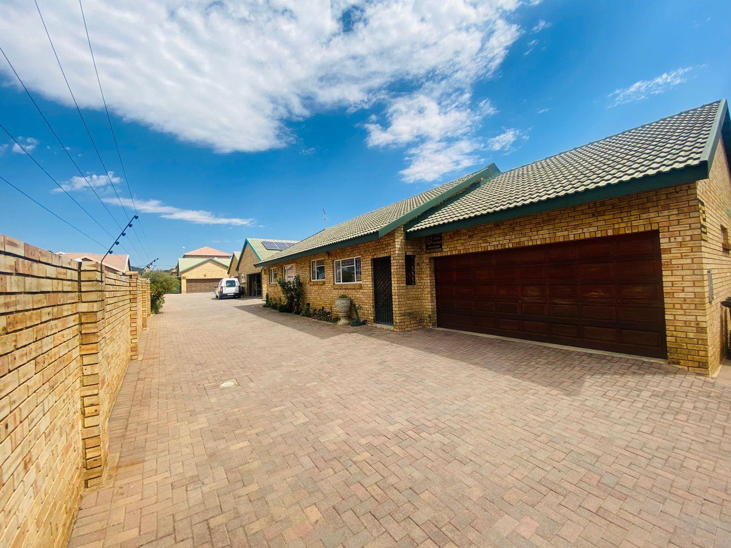 4 Bedroom Townhouse for sale in New Redruth 2 Campana, 46 Albany