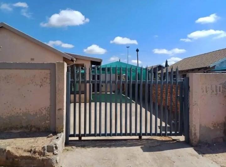 2 Bedroom House for sale in Kwaguqa Ext 3 P24114142022