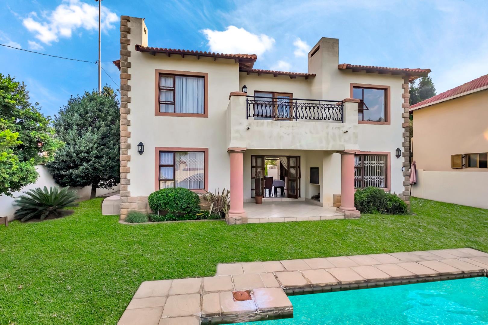 4 Bedroom House for sale in Ruimsig P24114144520