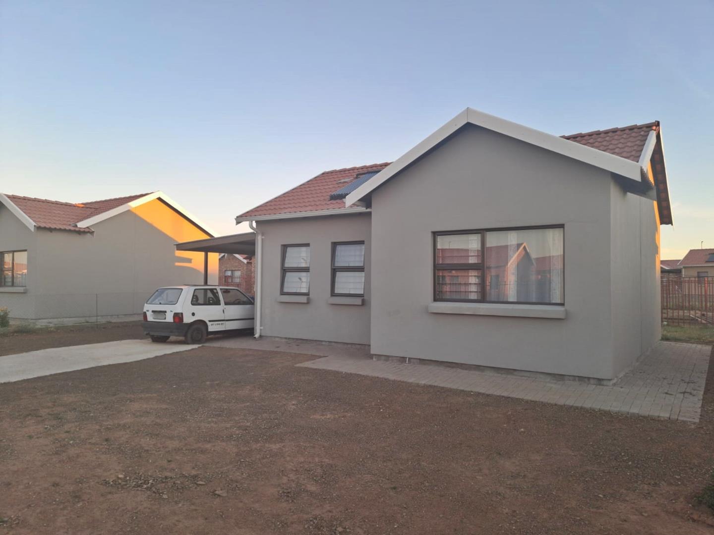 2 Bedroom House for sale in Hillside View P24114146598