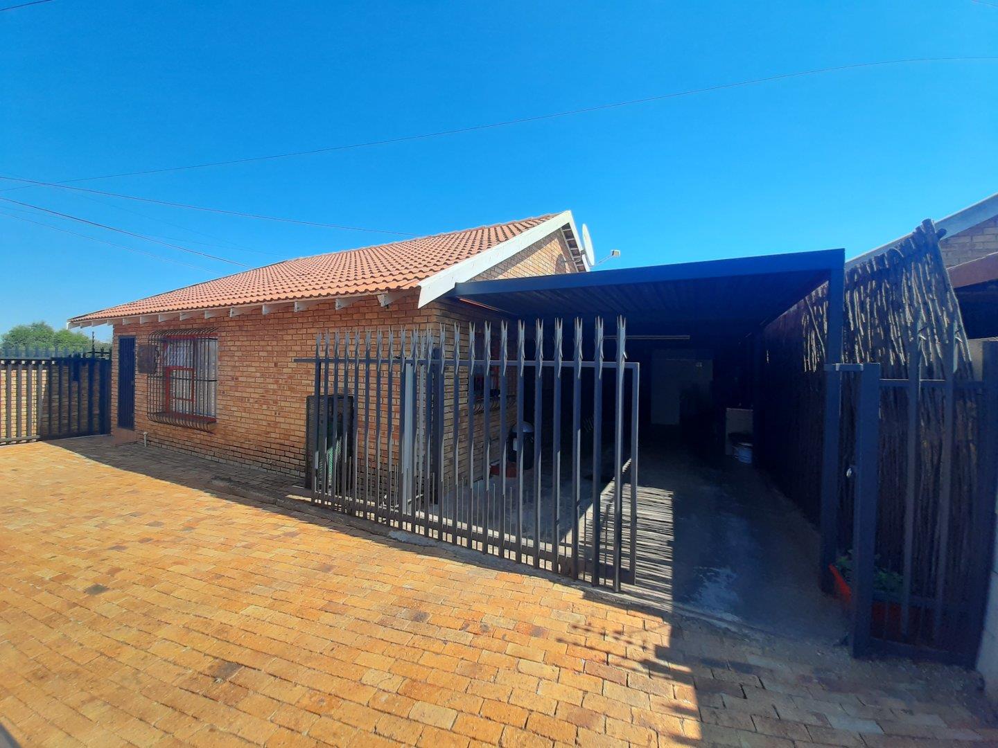 2 Bedroom House for sale in Greenhills 214b Road P24114148603