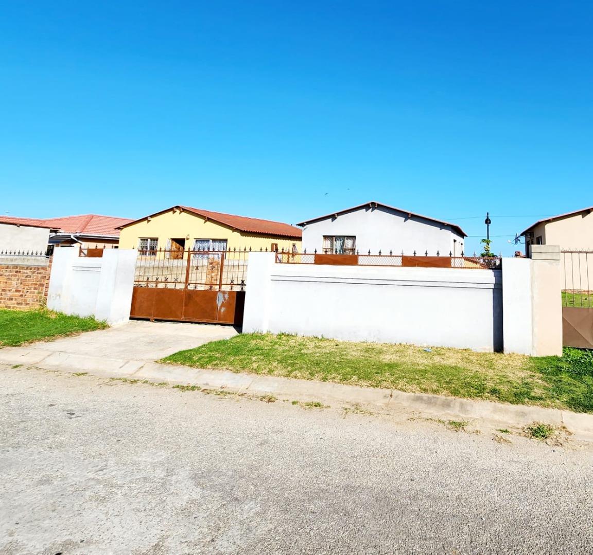 2 Bedroom House for sale in Motherwell Nu 7 P24114149507